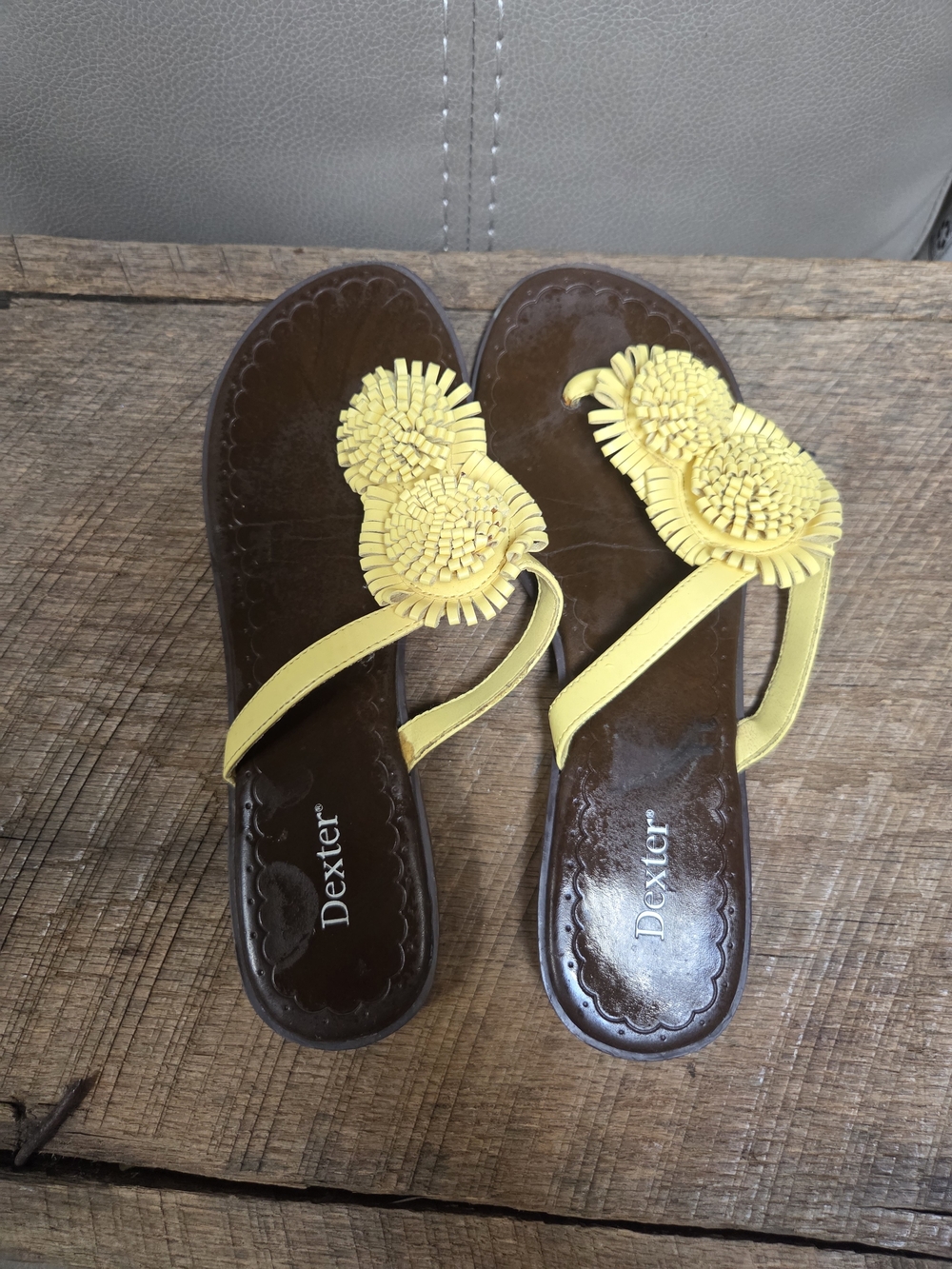 Dexter Women’s Yellow Floral Thong Sandals Size 7 ~ Bin TT